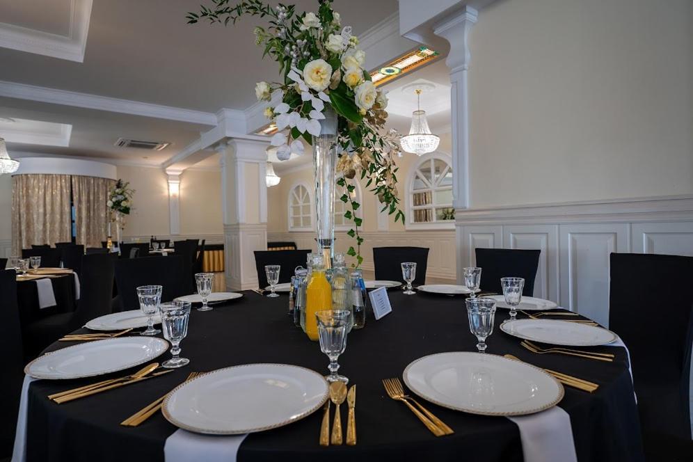 Hotel Lord Debica מראה חיצוני תמונה