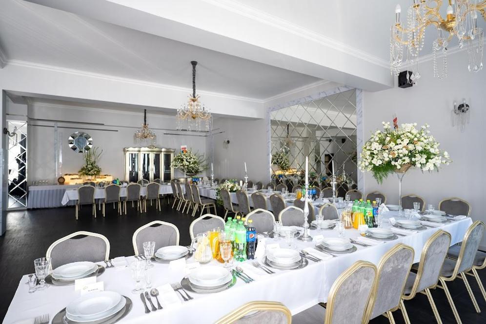 Hotel Lord Debica מראה חיצוני תמונה