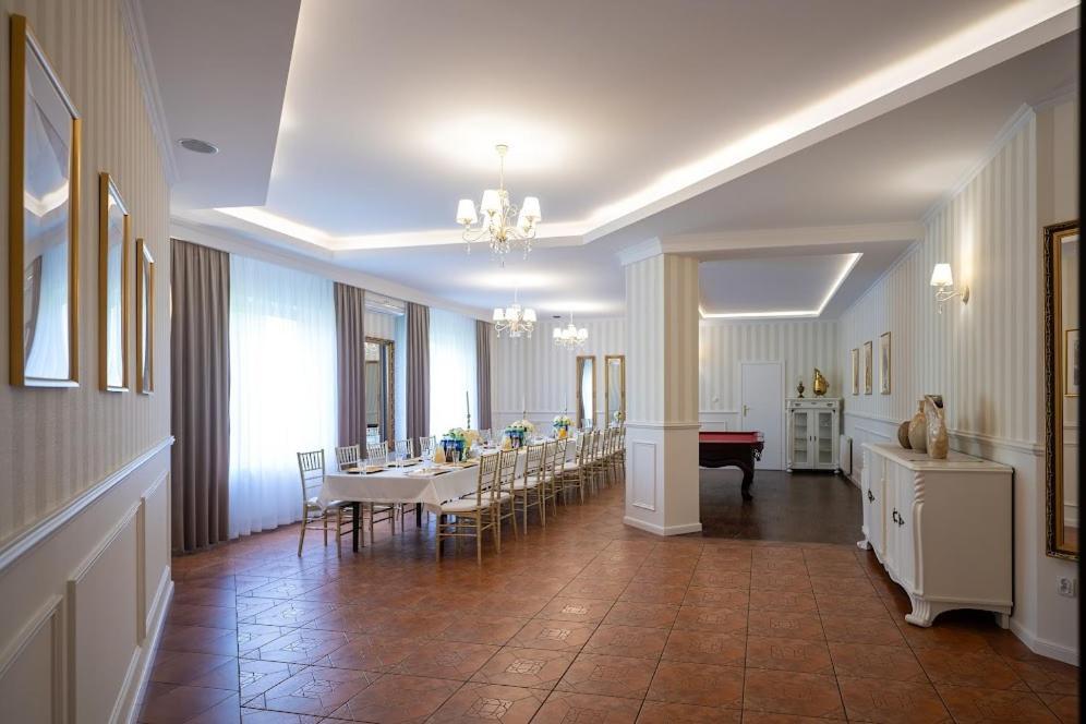 Hotel Lord Debica מראה חיצוני תמונה