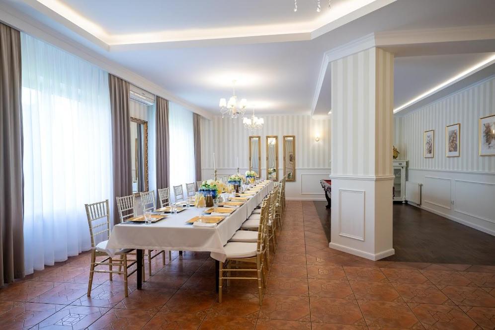 Hotel Lord Debica מראה חיצוני תמונה