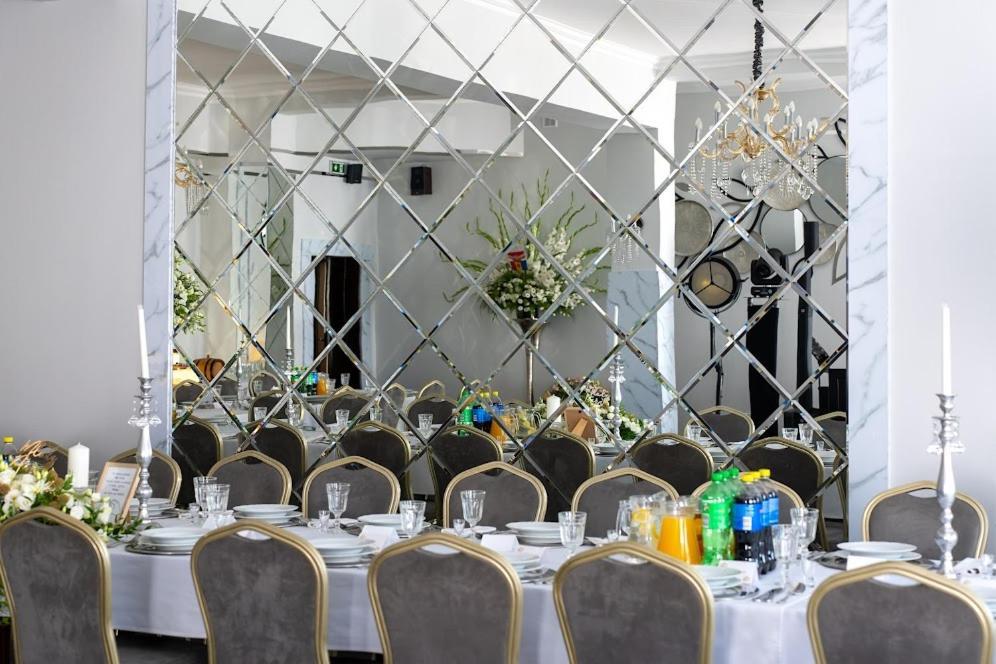 Hotel Lord Debica מראה חיצוני תמונה