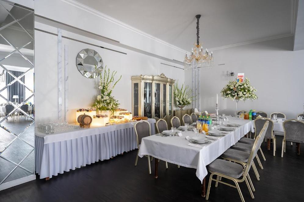 Hotel Lord Debica מראה חיצוני תמונה