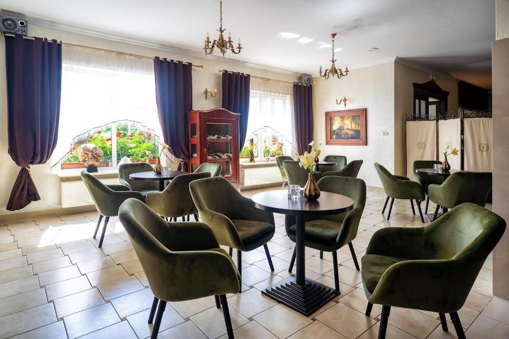 Hotel Lord Debica מראה חיצוני תמונה