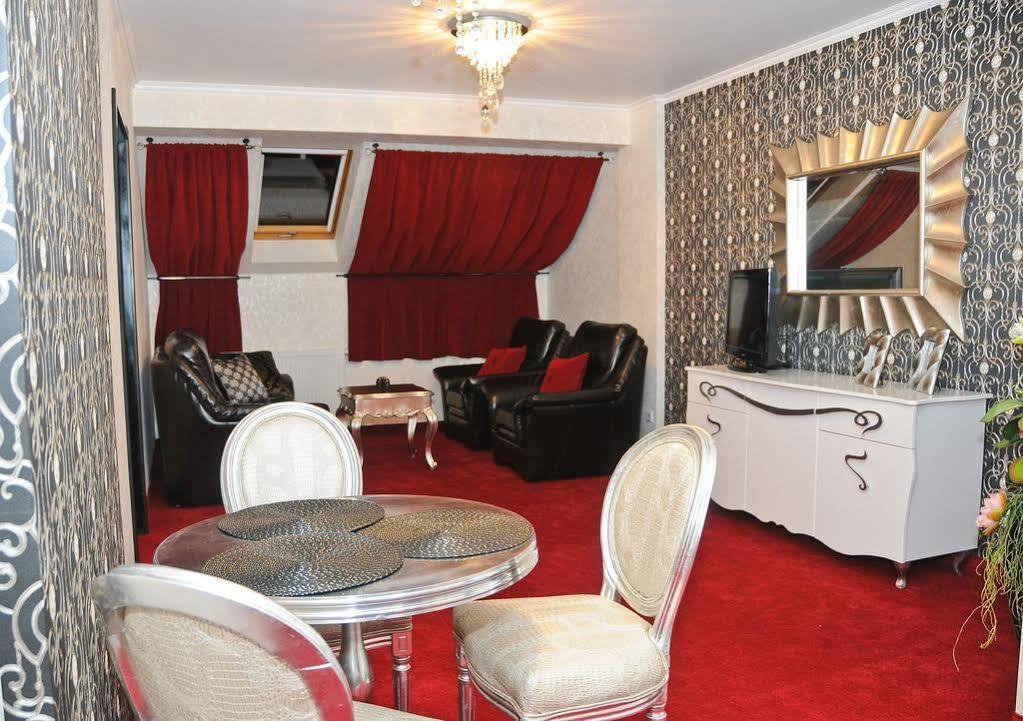 Hotel Lord Debica מראה חיצוני תמונה