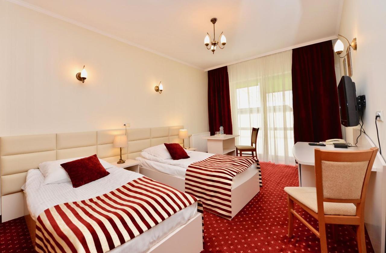 Hotel Lord Debica מראה חיצוני תמונה