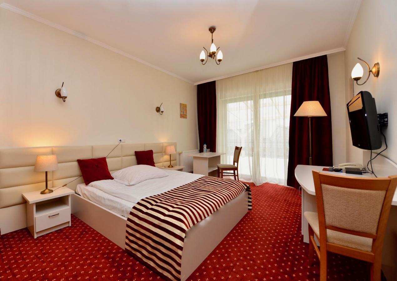 Hotel Lord Debica מראה חיצוני תמונה